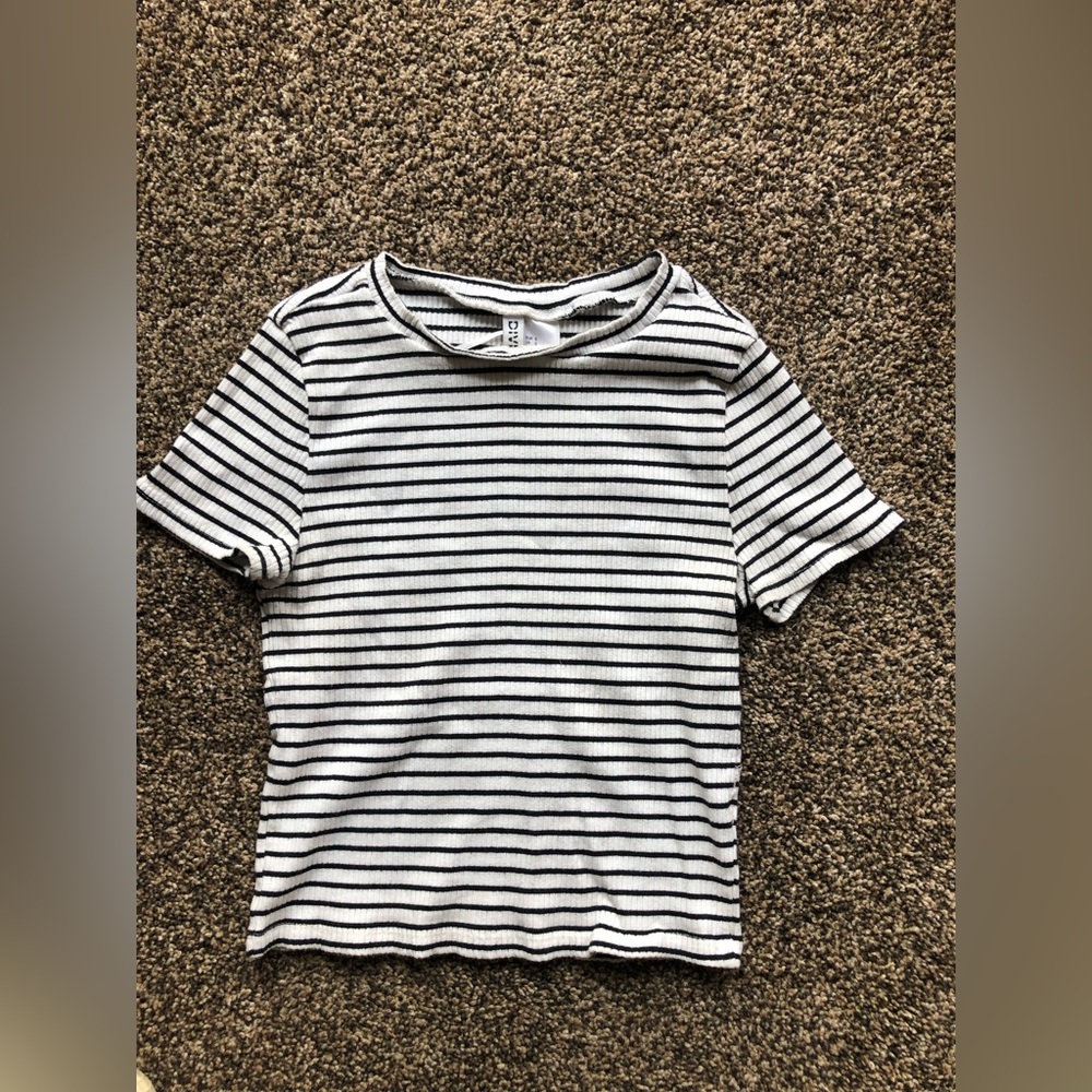 Stripped black and white tight crop top